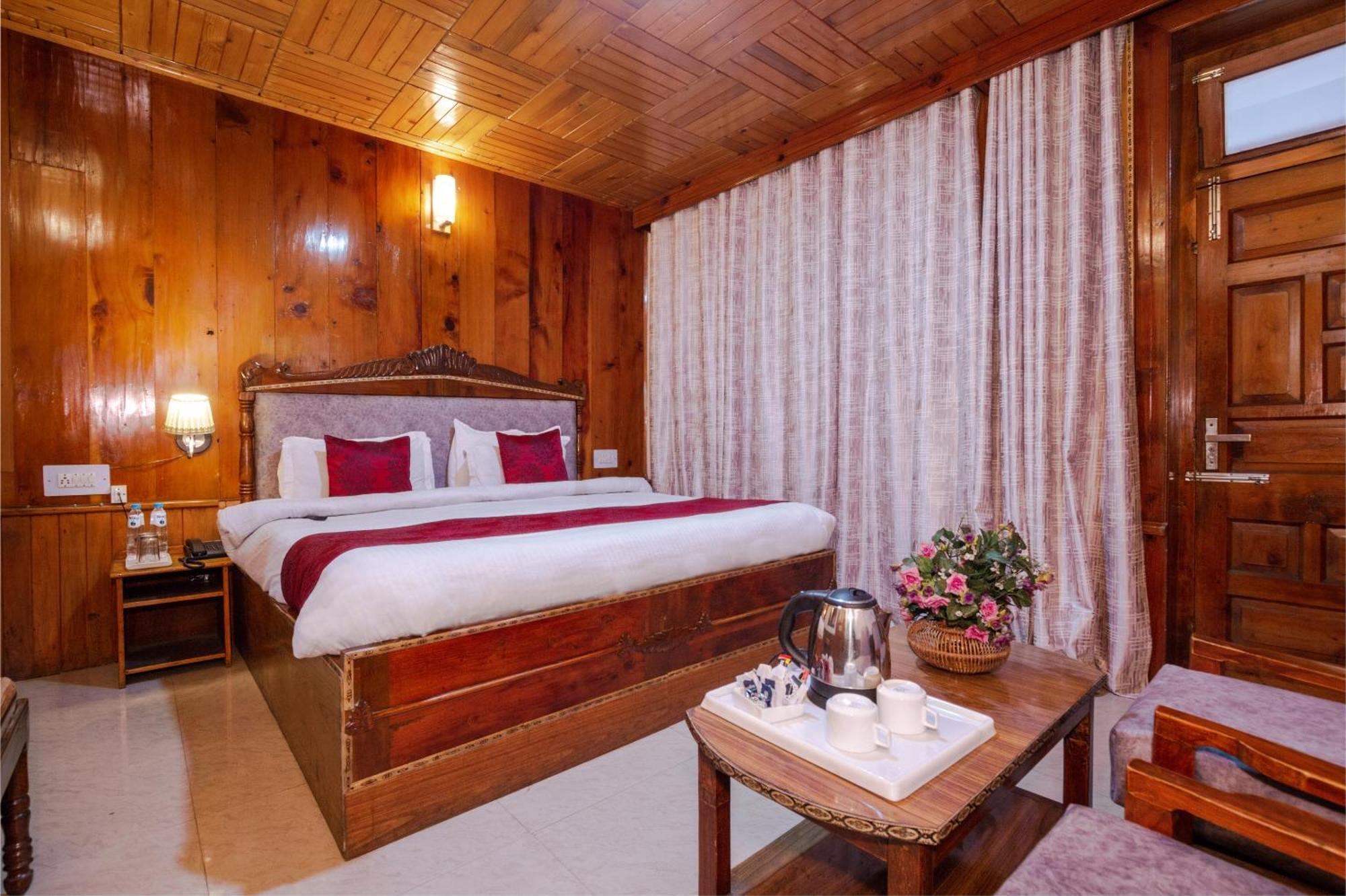 Holiday Home International -Vivaan Stays Manāli エクステリア 写真